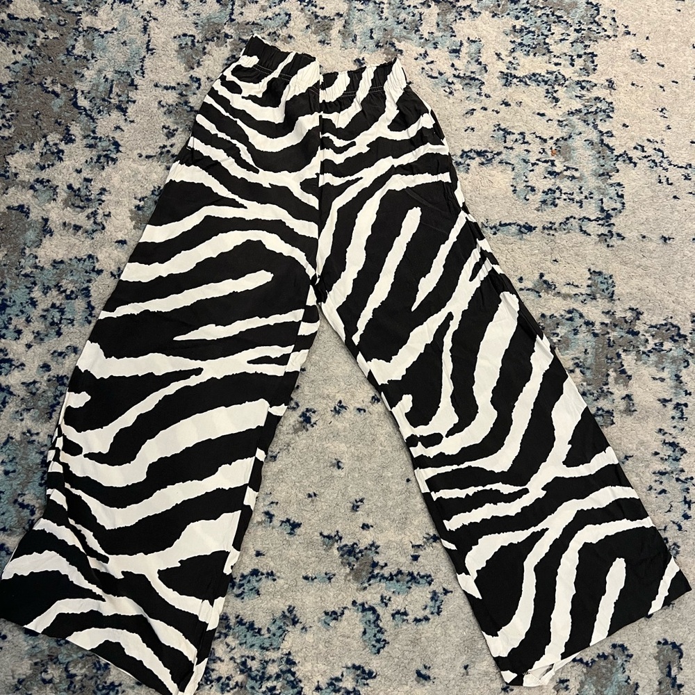 Women’s H&M Black White Striped Crop Pull on Wide Leg Pants XS
